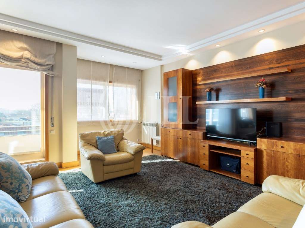 Apartamento T4 mobilado, com garagem, nas Antas, Porto - Grande imagem: 3/27