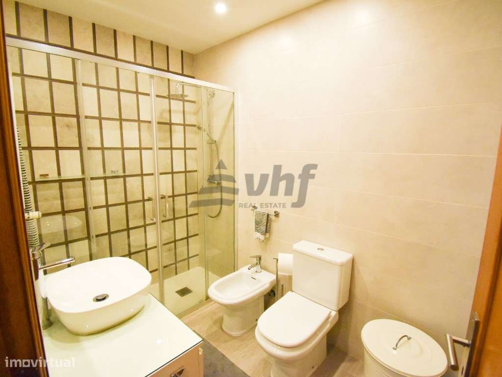 T2 espaçoso com varanda, garagem e excelente exposição solar-19