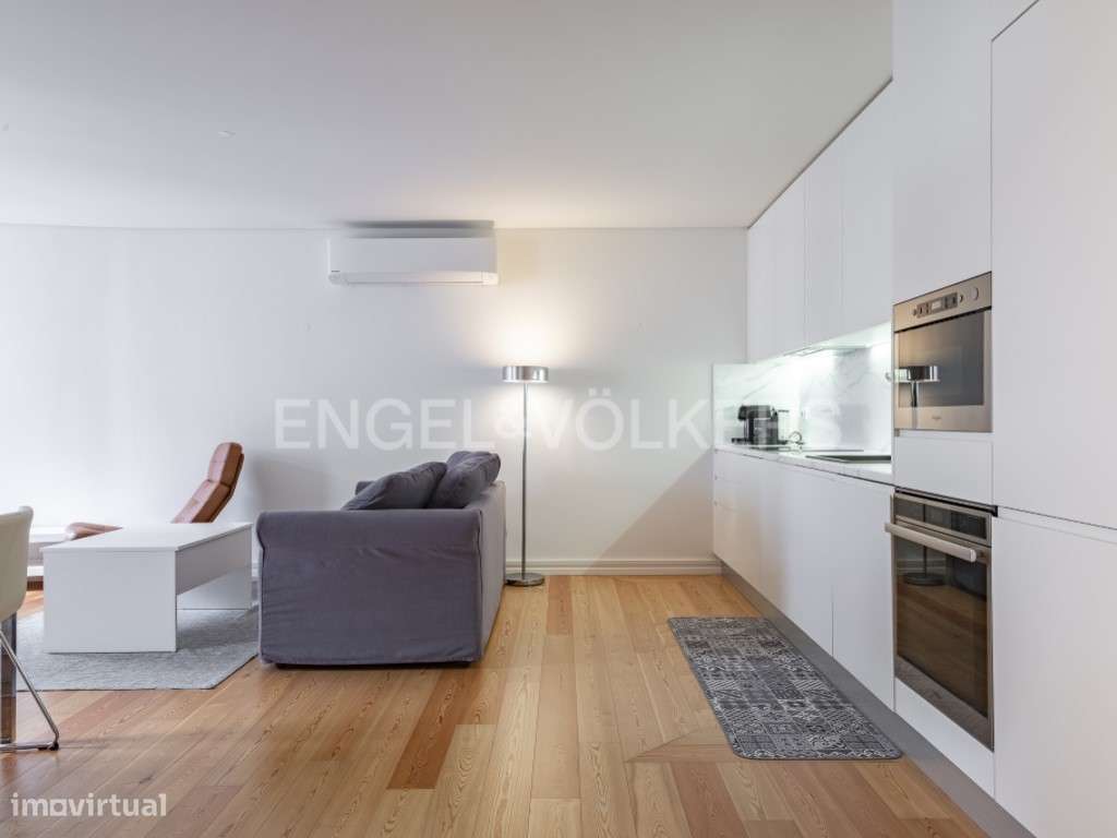 Elegante e luminoso T1 com Estacionamento junto ao Campo Mártires d... - Grande imagem: 5/28