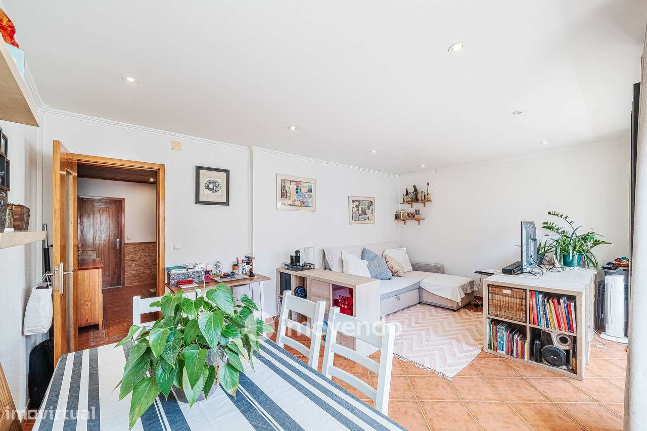 Apartamento T2 com cozinha equipada, na Amadora-13