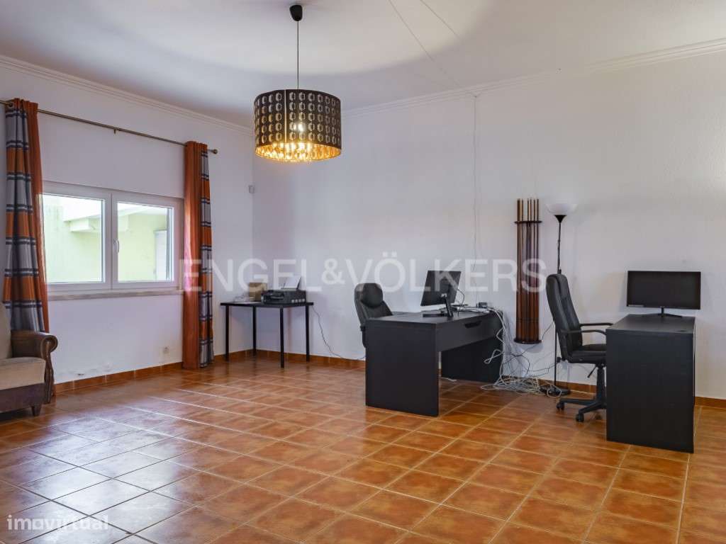 Moradia T5+1 em Porto Salvo: Espaço, Versatilidade e Exclusividade - Grande imagem: 5/40