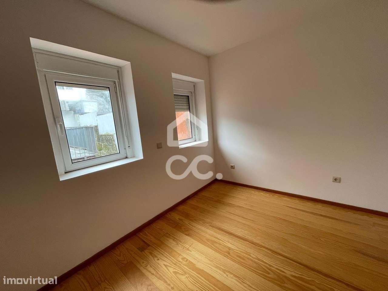 Moradia T2+1 Renovada em Campanhã-23