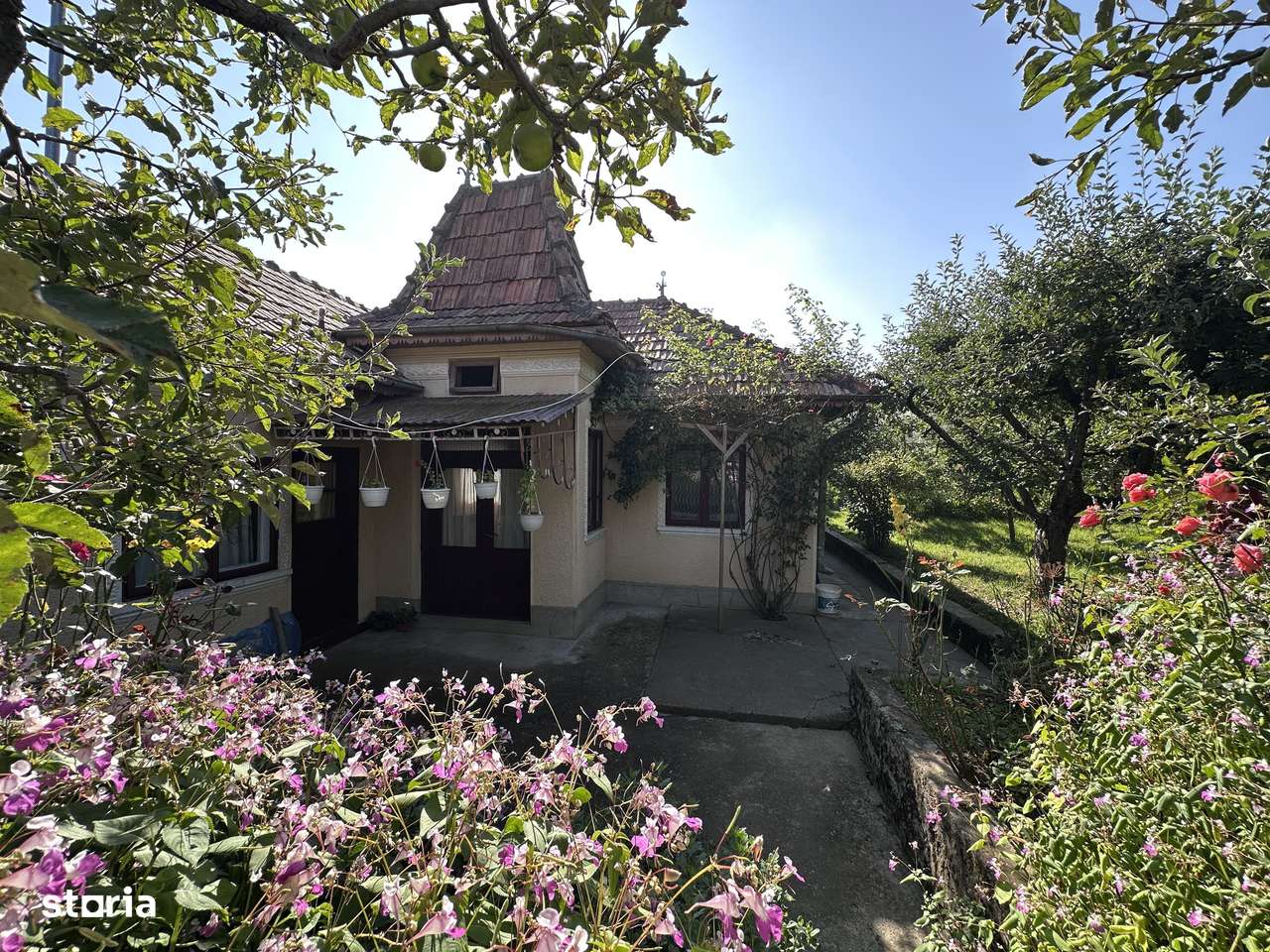 De vanzare: casa in inima unei superbe zone de deal, Valeni-Dambovita-0
