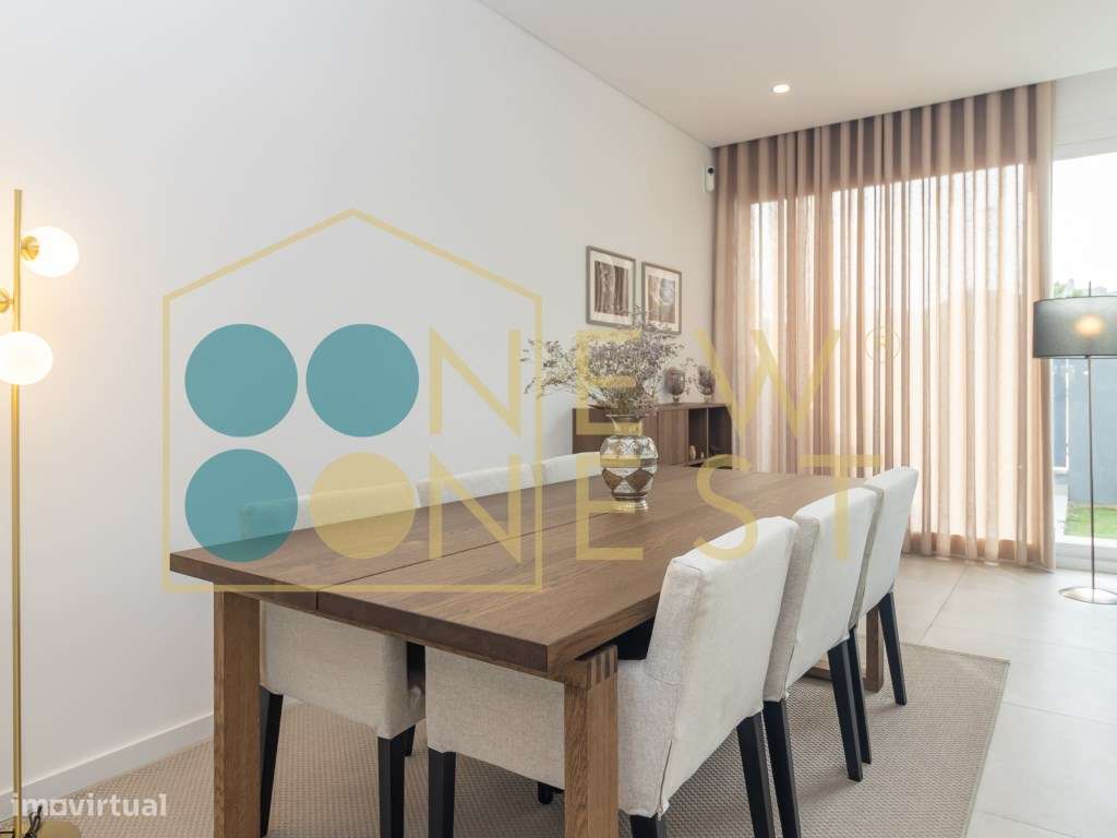 Moradia T3+1 em Banda como Nova com pátio e Vista Castelo de Palmel...-9