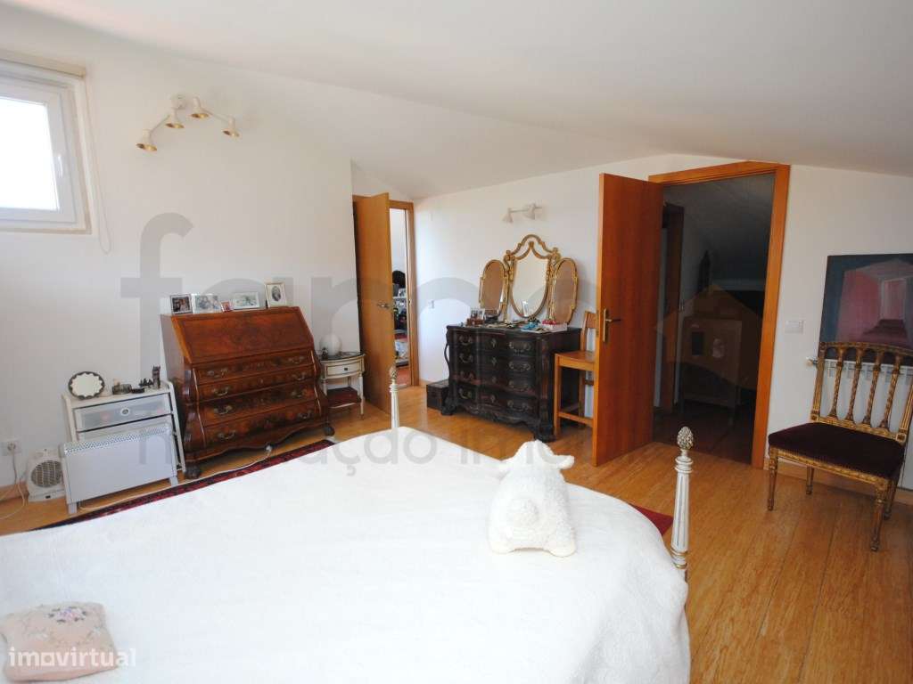 Moradia T5 em Lote Urbano de 5.135m2-41