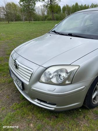 Toyota Avensis - 18