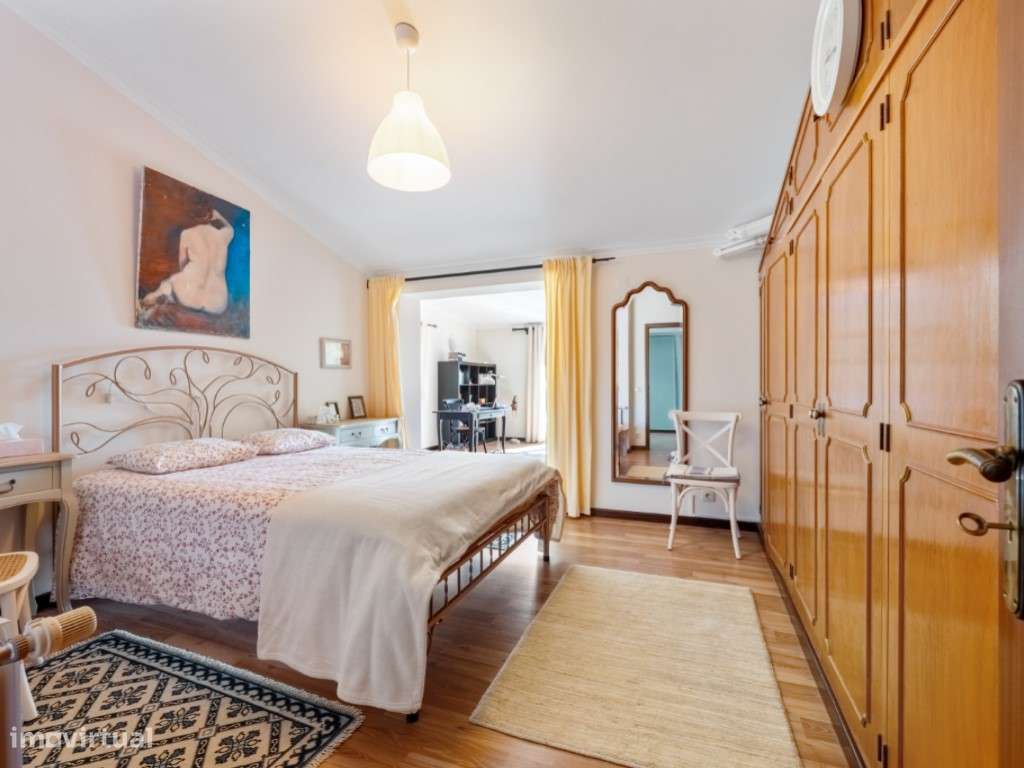 Moradia Isolada com 3 pisos, piscina, court de ténis-23