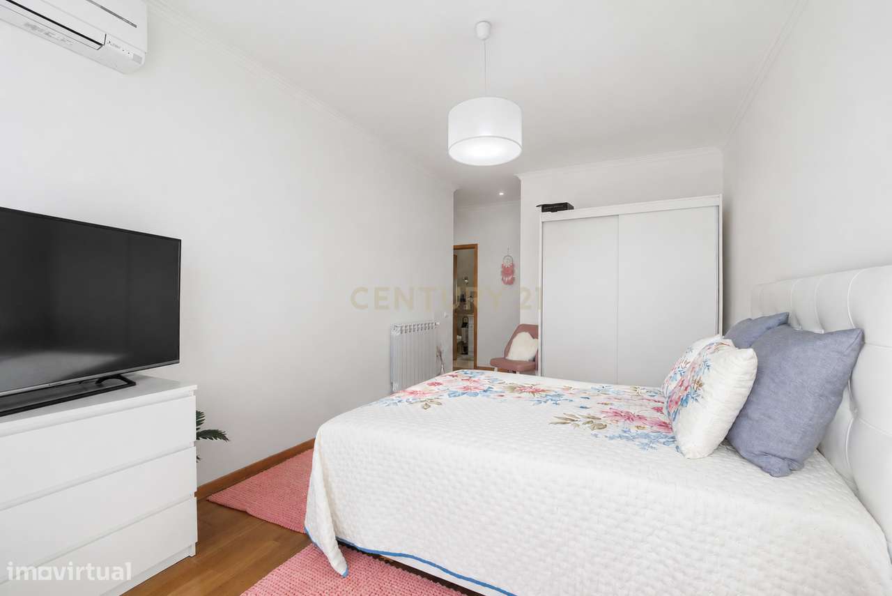 Penthouse T2 com Terraço e Vista Mar em Arcozelo-11