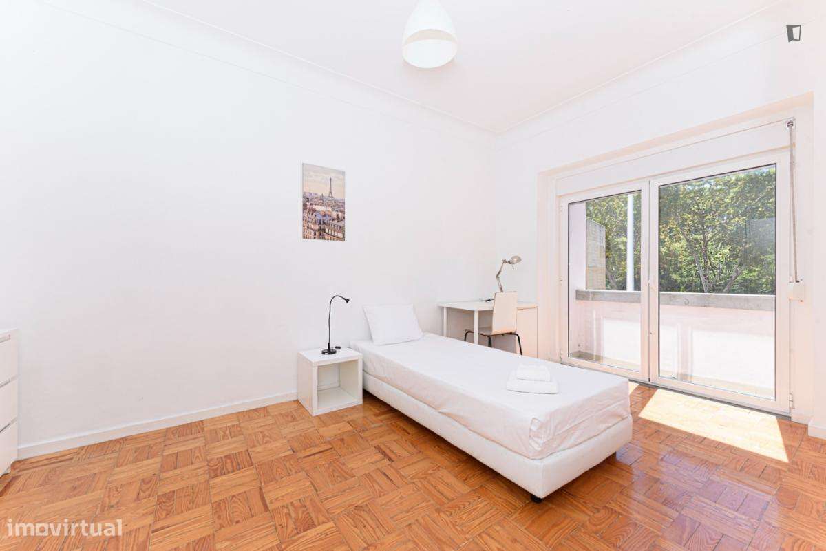 Quarto - localizado em Sete Rios Lisbon - Grande imagem: 3/10