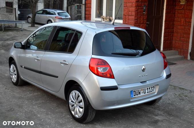 Renault Clio 1.2 16V 75 Collection - 7