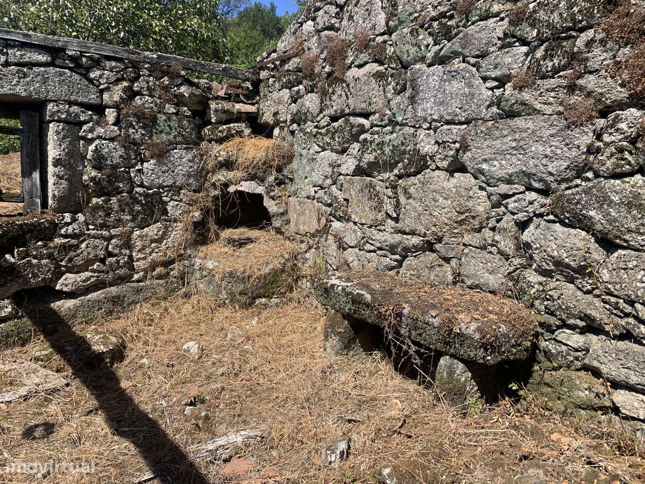 Terreno de 700m2 c/ Ruina-35