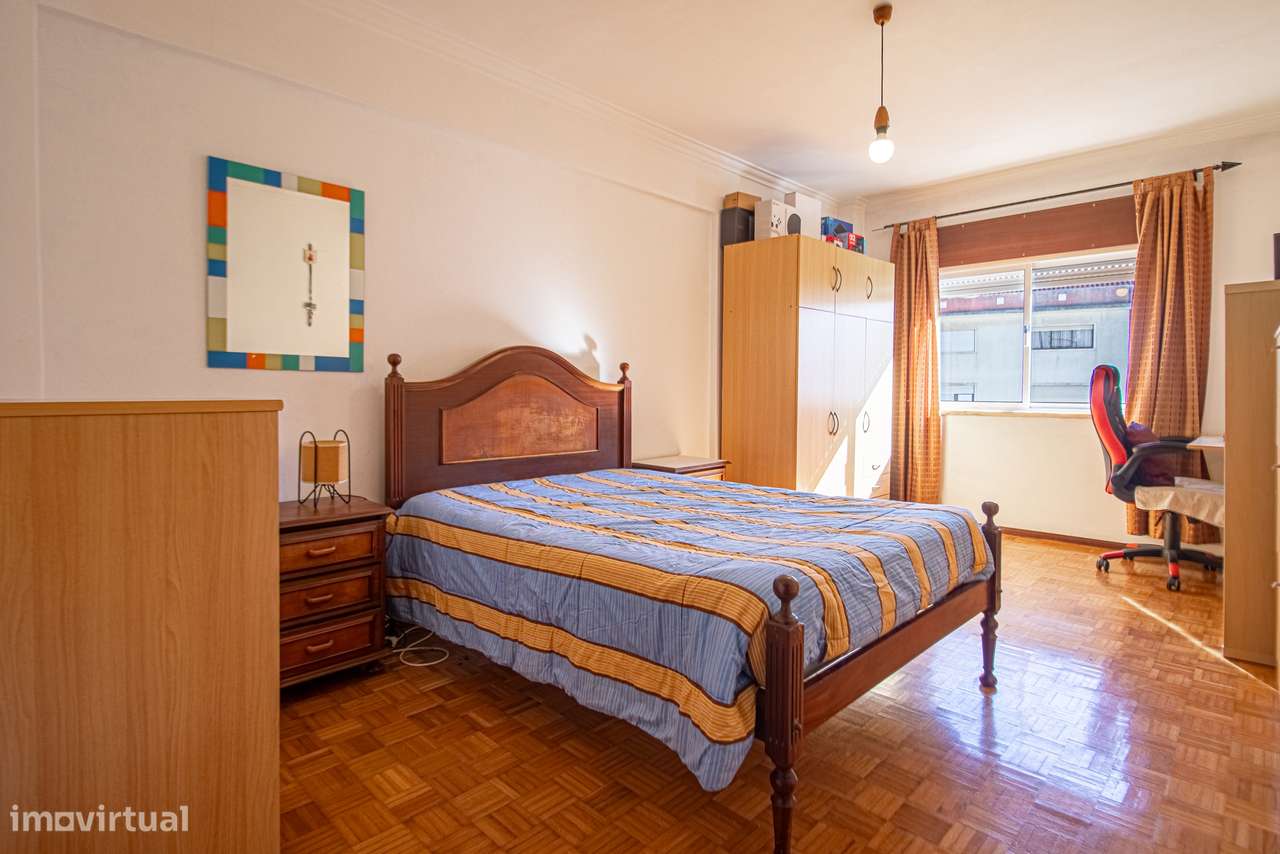 Apartamento T3 c/ 2 WCs e Sala c/ Lareira em Monte Abraão, Sintra-23