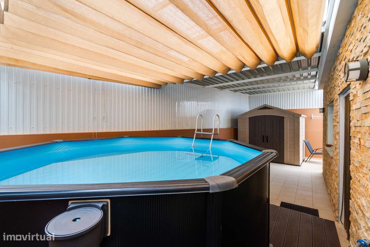 Moradia isolada moderna T3 com cave de 90 m2 em Mexilhoeira Grande, Po-22