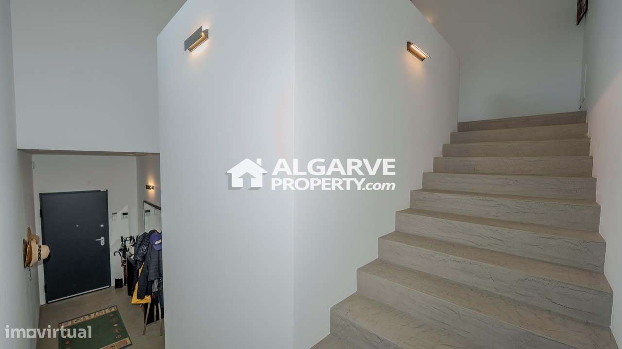 Moderna Moradia T4 com Piscina e Jardim em Almancil-23