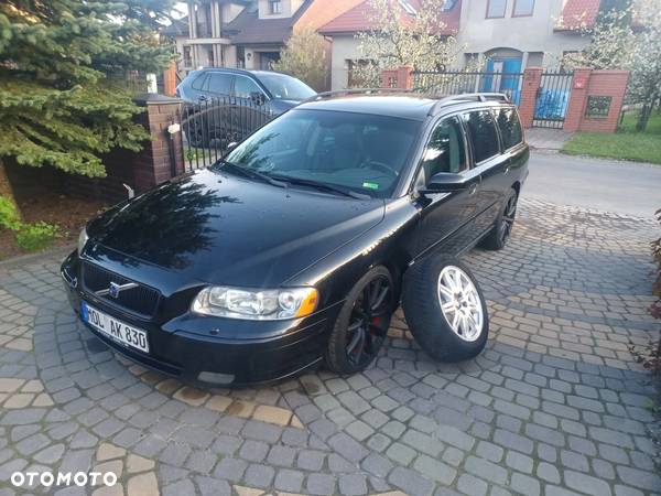 Volvo V70 2.4 Momentum - 1