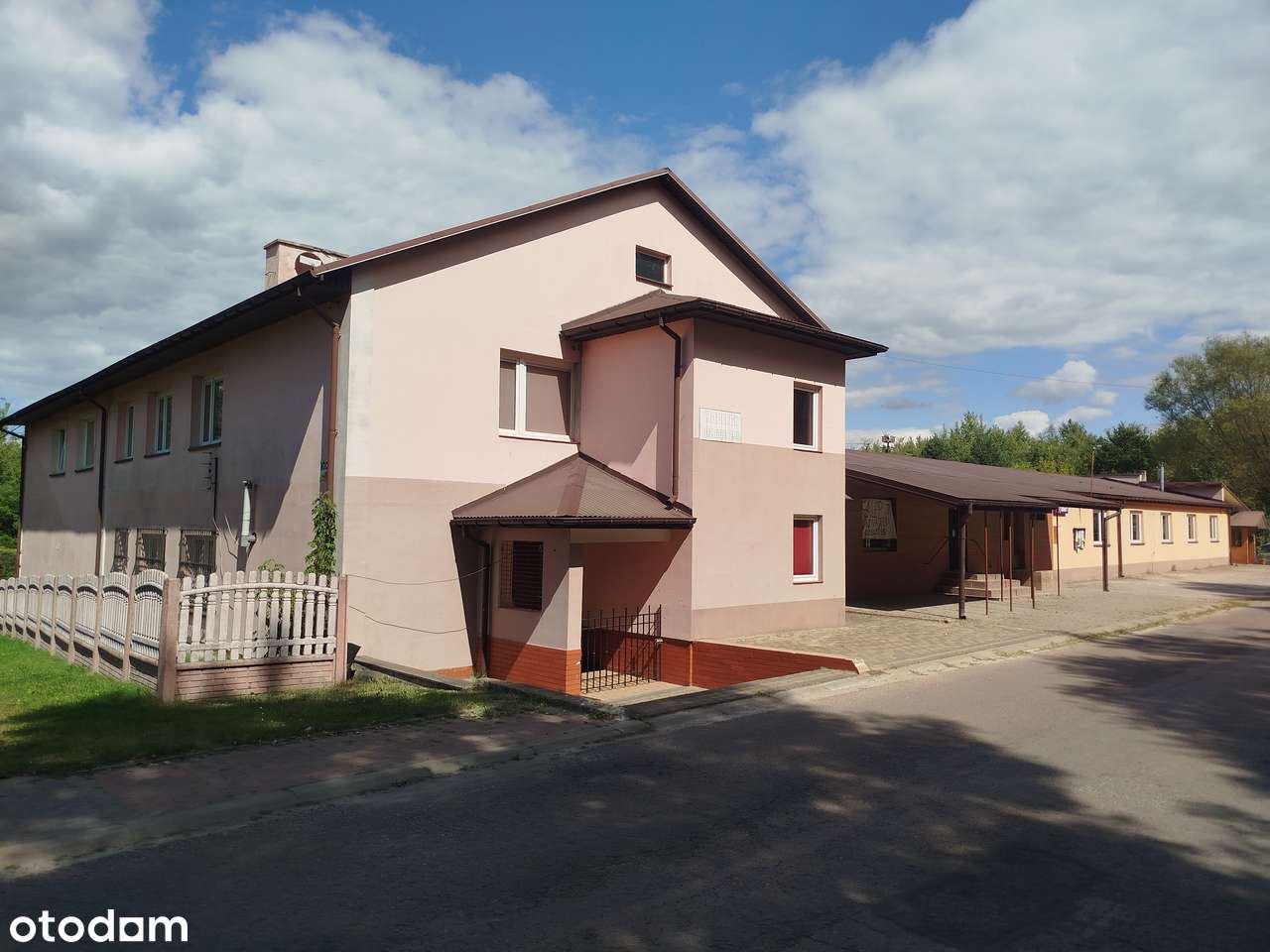 OBIEKT HANDLOWO-USŁUGOWY O POW.969M2+BUD. GOSP\DZIAŁKA 8266M2\ĆMIELÓW-10