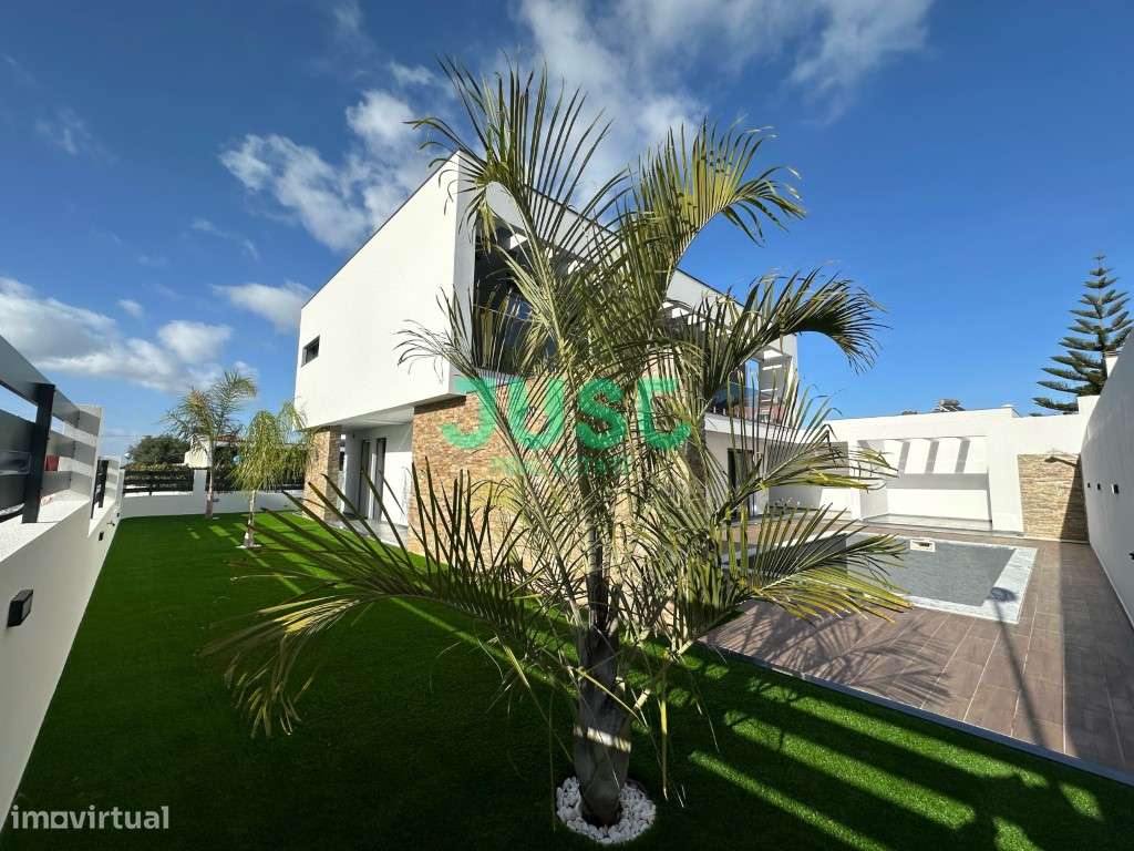 Moradia isolada, T4 com 3 suítes e piscina em Azeitão, PRONTA A HAB... - Grande imagem: 5/42