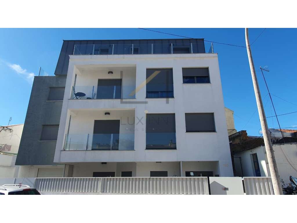 Apartamento T2, com varanda e arrecadação, Setúbal-1