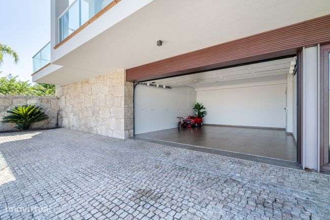 Exclusiva Moradia Individual Moderna e Luxuosa-44