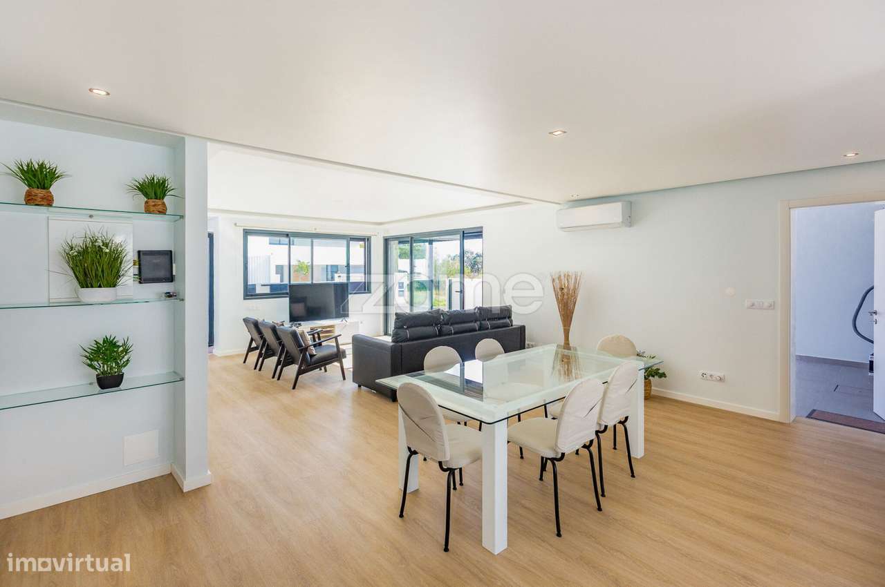 Moradia T3 Nova com Terraços Panorâmicos e Vista Mar na Atalhada-8