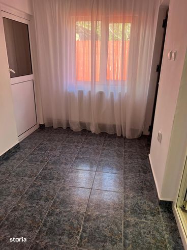 Casa cu 2 corpuri si magazin, teren 241 mp, zona 9 Mai-19