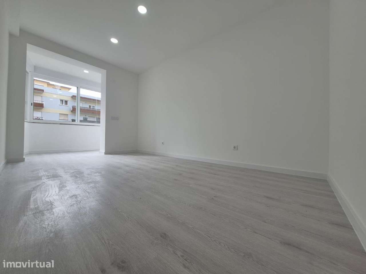 T2 Remodelado Central com elevador - Grande imagem: 2/22