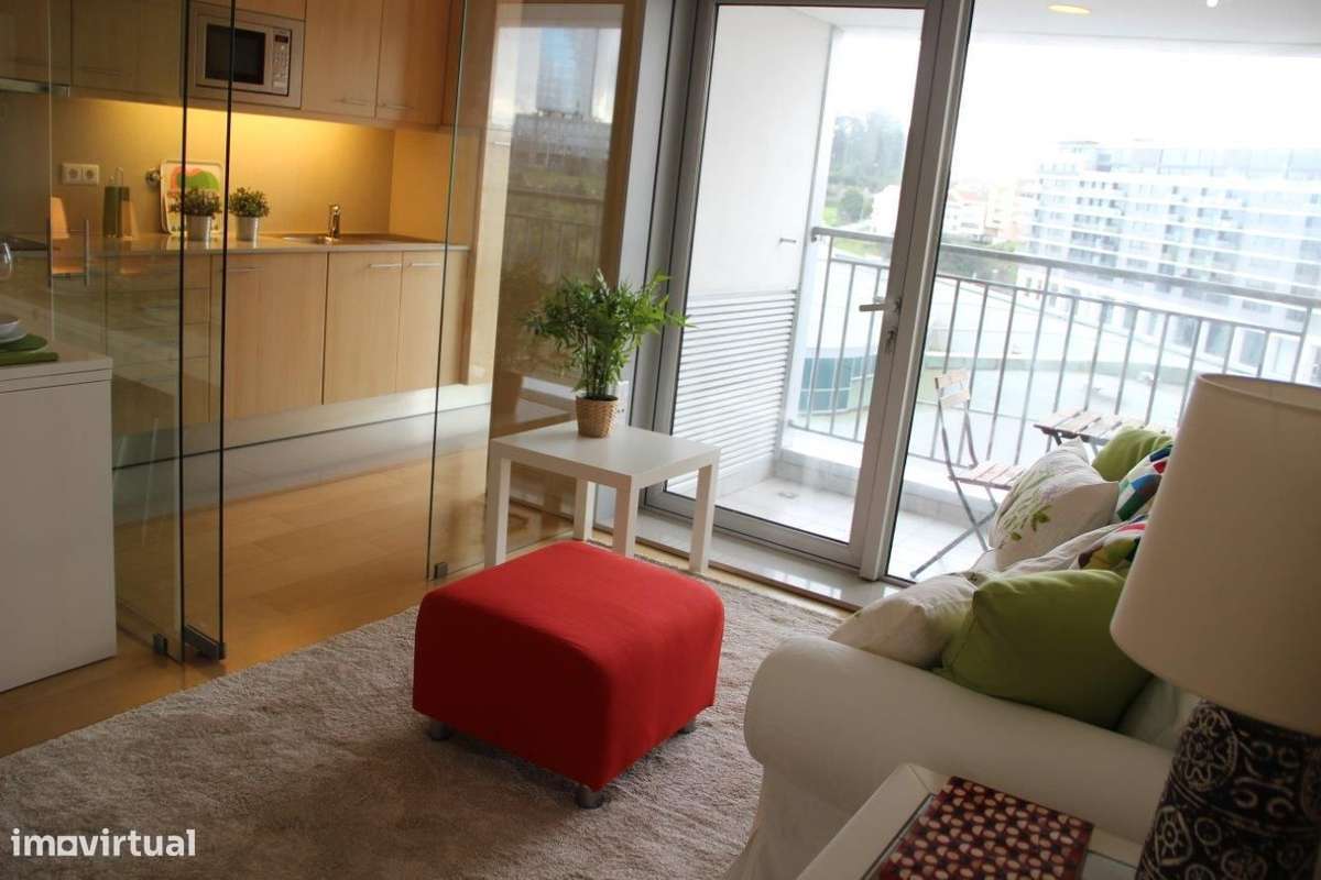 Arrendo T0 totalmente mobilado e equipado - Grande imagem: 4/16