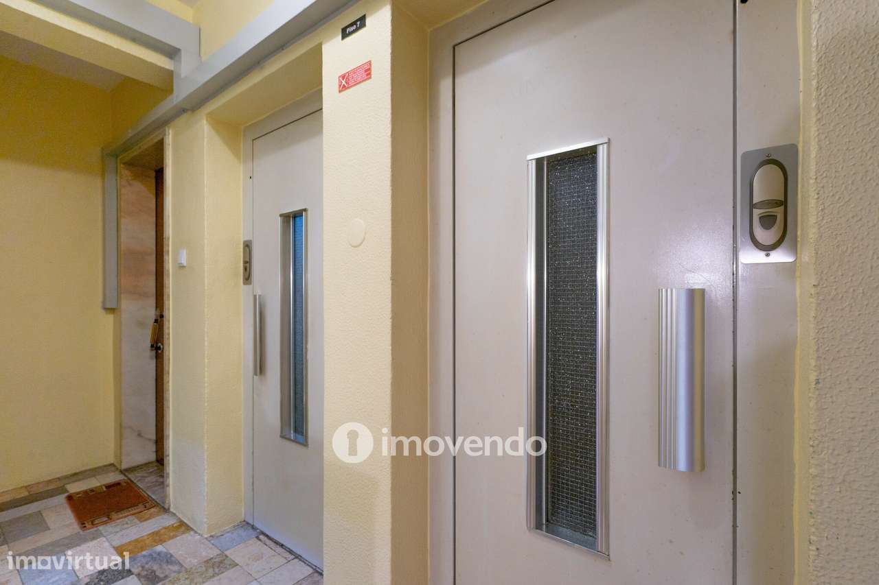 Apartamento T1 para renovação, junto da Praia de Paço de Arcos-23