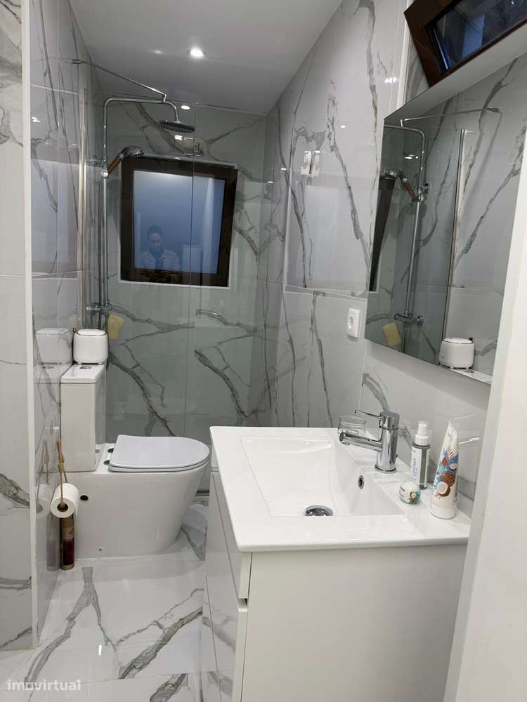 Aluga-se T1 no centro de Leça da Palmeira - Grande imagem: 2/6