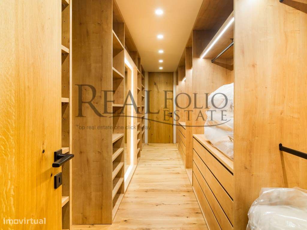 Moradia T5 com acabamentos de luxo e vista panorâmicas sobre a Baia...-33