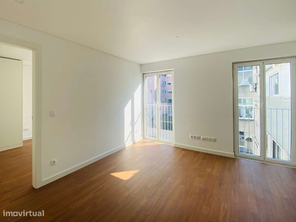 Apartamento T2, varanda, Anjos Lisboa-9