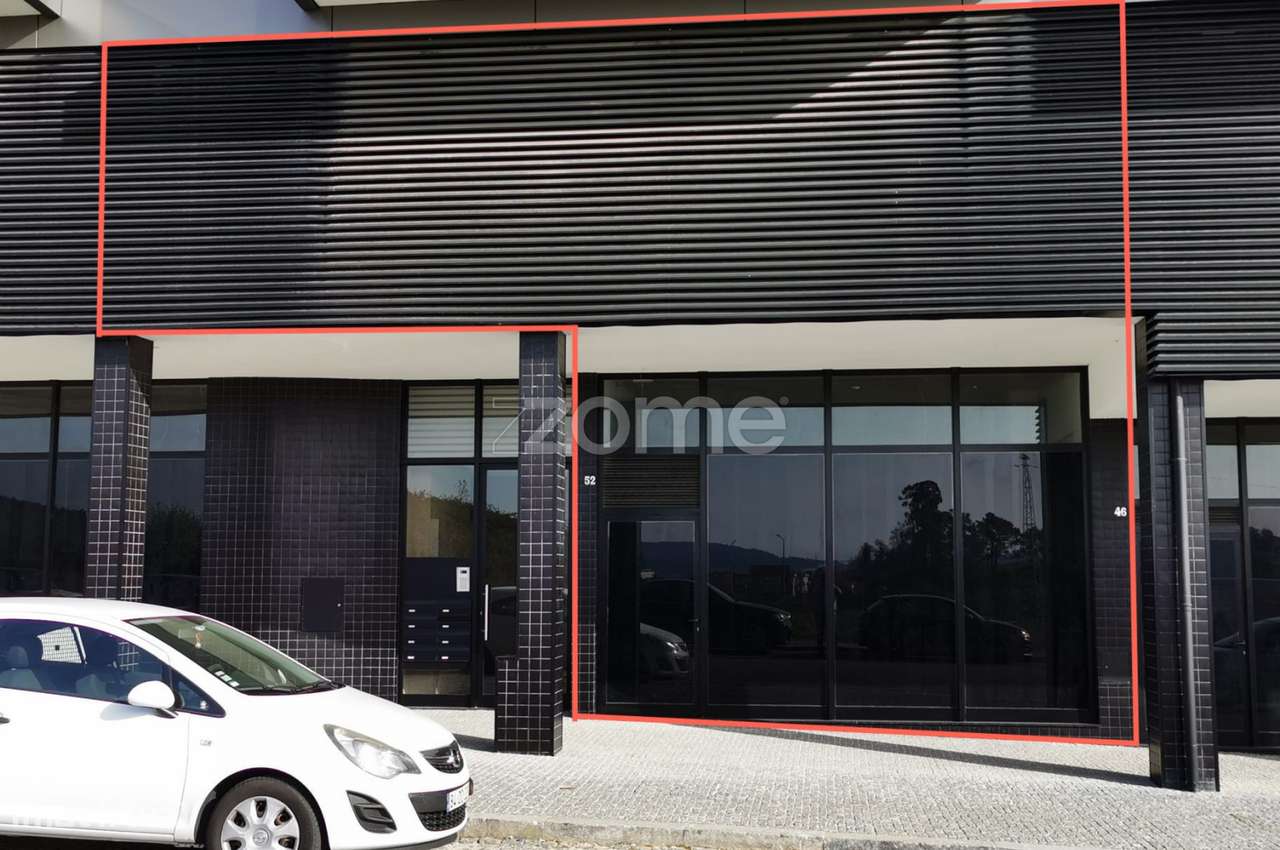 Loja com mezanino para Comércio e Serviços no Centro de Felgueiras - Grande imagem: 2/26