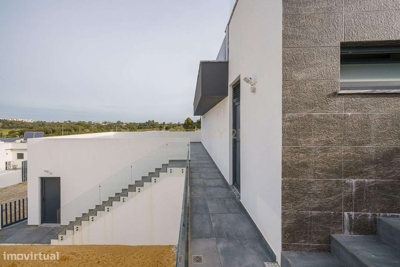 Moradia T3 Térrea a estrear com piscina e vista Serra-Setúbal-11