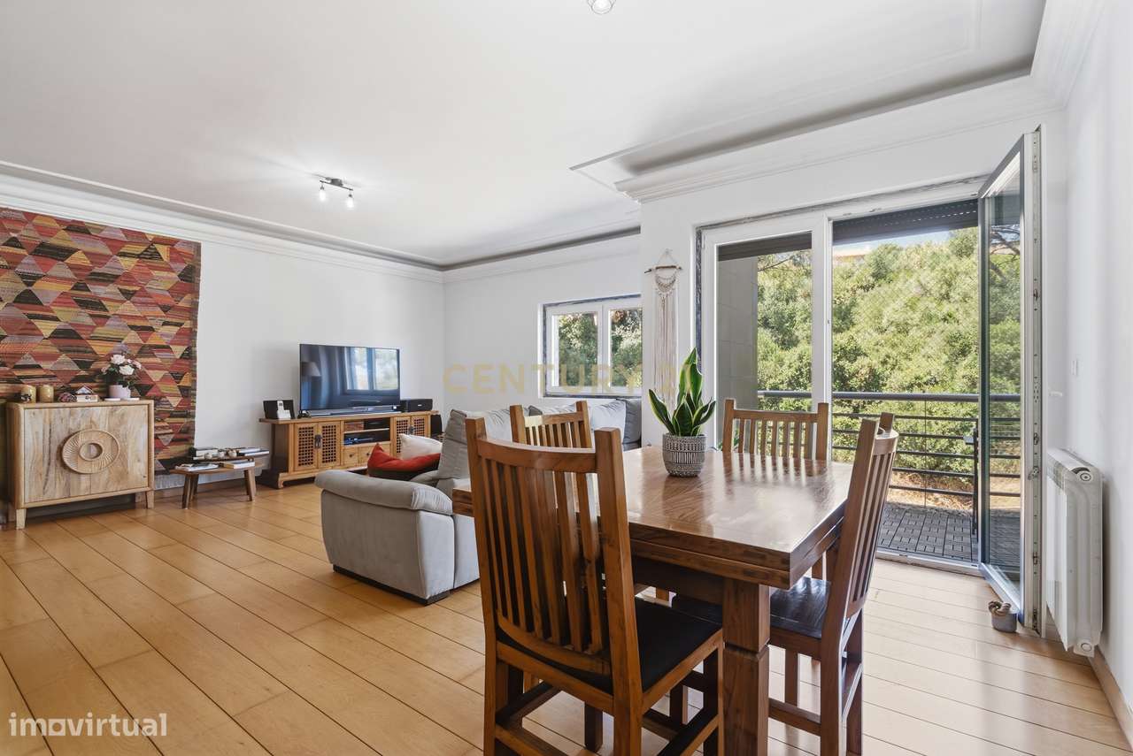 Elegante Apartamento T3 no Estoril com Box Fechada para 3 carros a pou-3