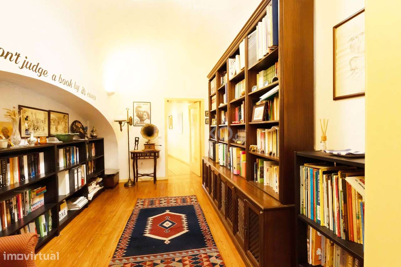 METADE DE PRÉDIO HISTÓRICO (DUPLEX) NA PRAÇA DO GIRALDO – ÉVORA, PATRI - Grande imagem: 3/45