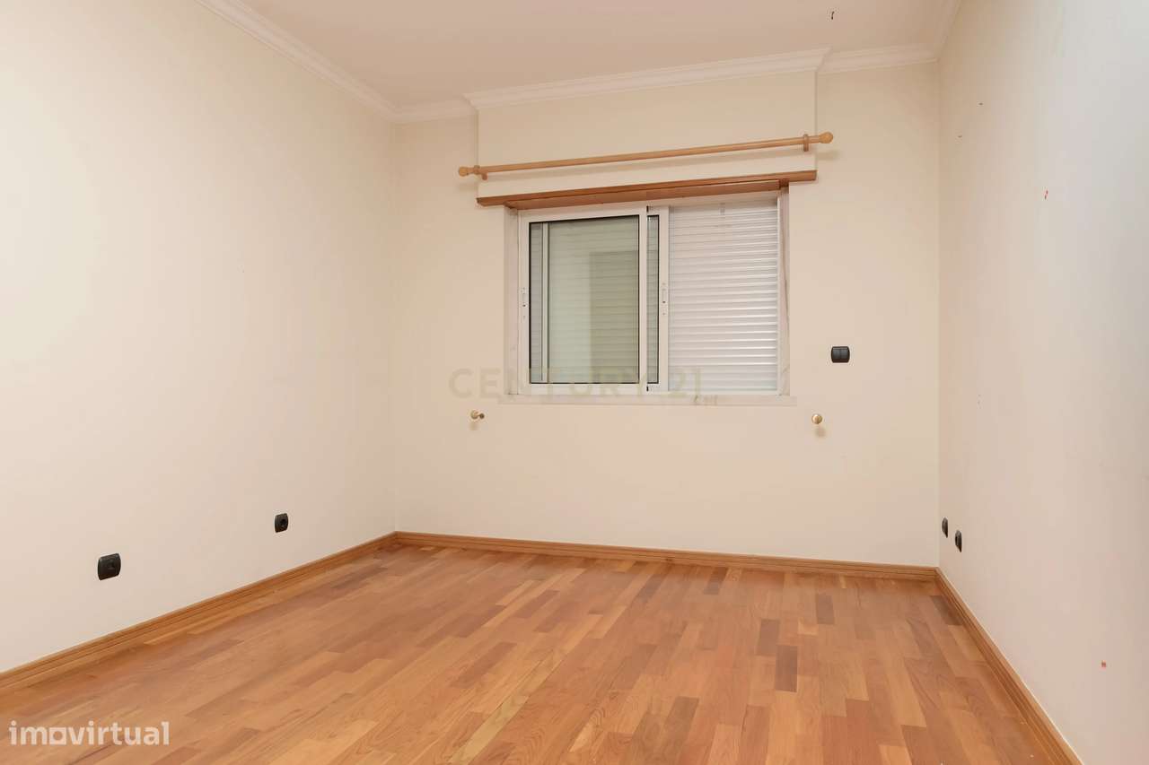 Apartamento T2 com Vista Mar, 2 lugares de garagem na Parede, Cascais-13