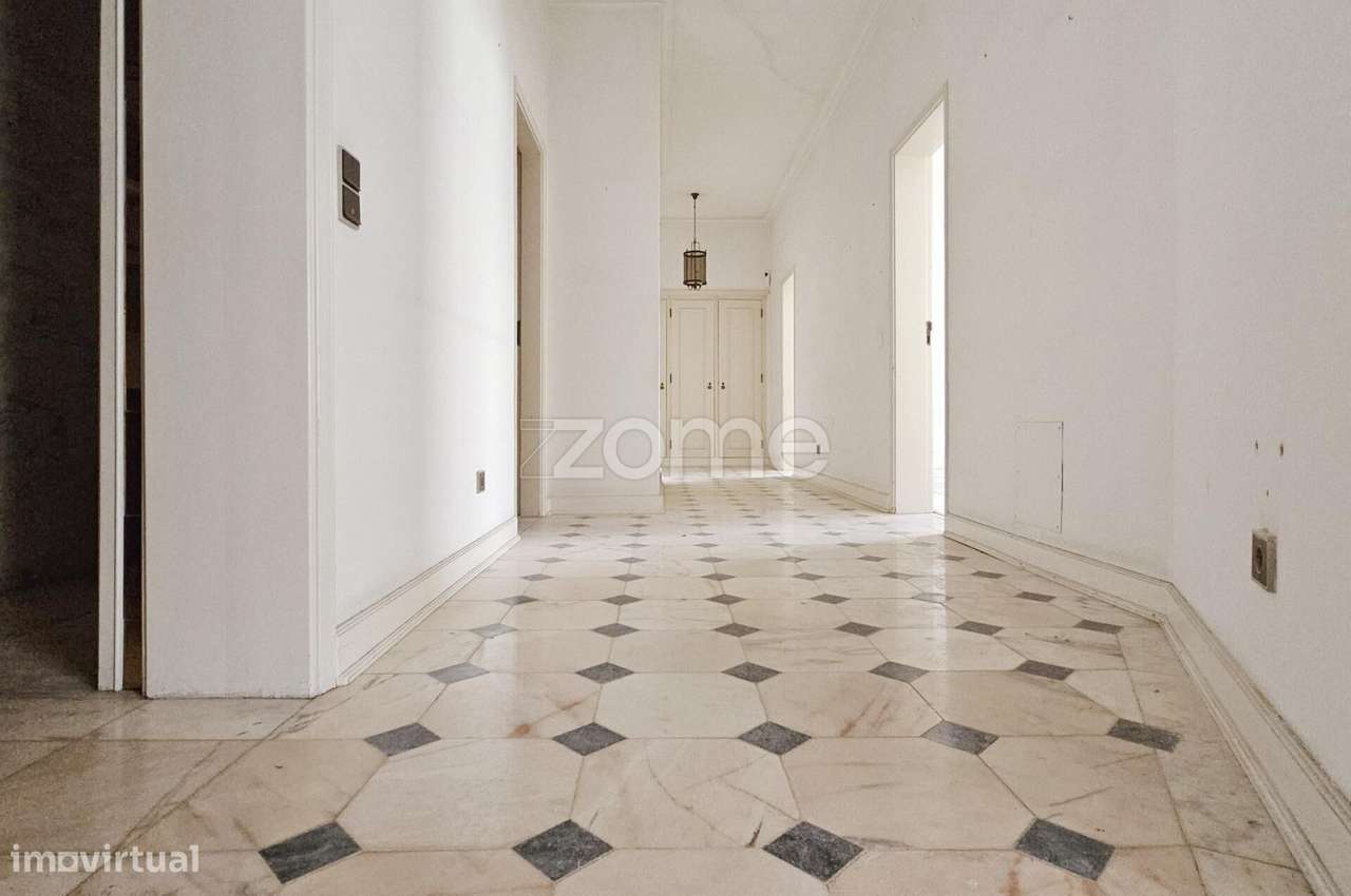 Moradia rara para Reabilitação – Vista Mar | São Pedro Estoril-11