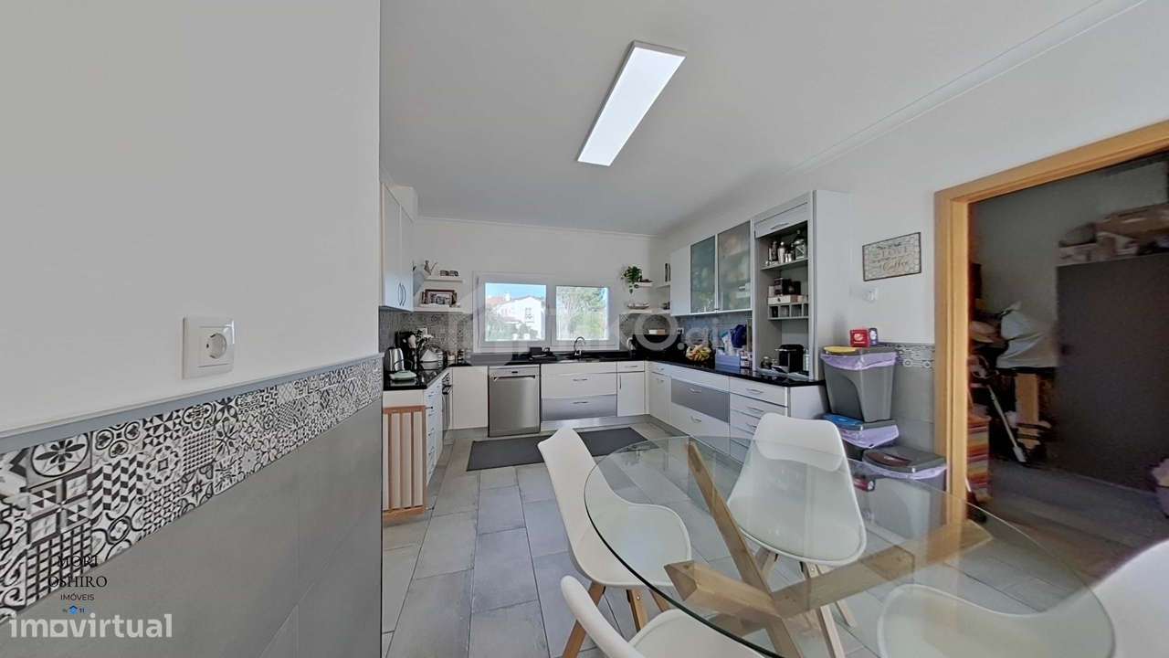 MORADIA T4 218M² EM TERRENO 1.044M² COM PISCINA EM CONDOMÍNIO GOLFE SA-22