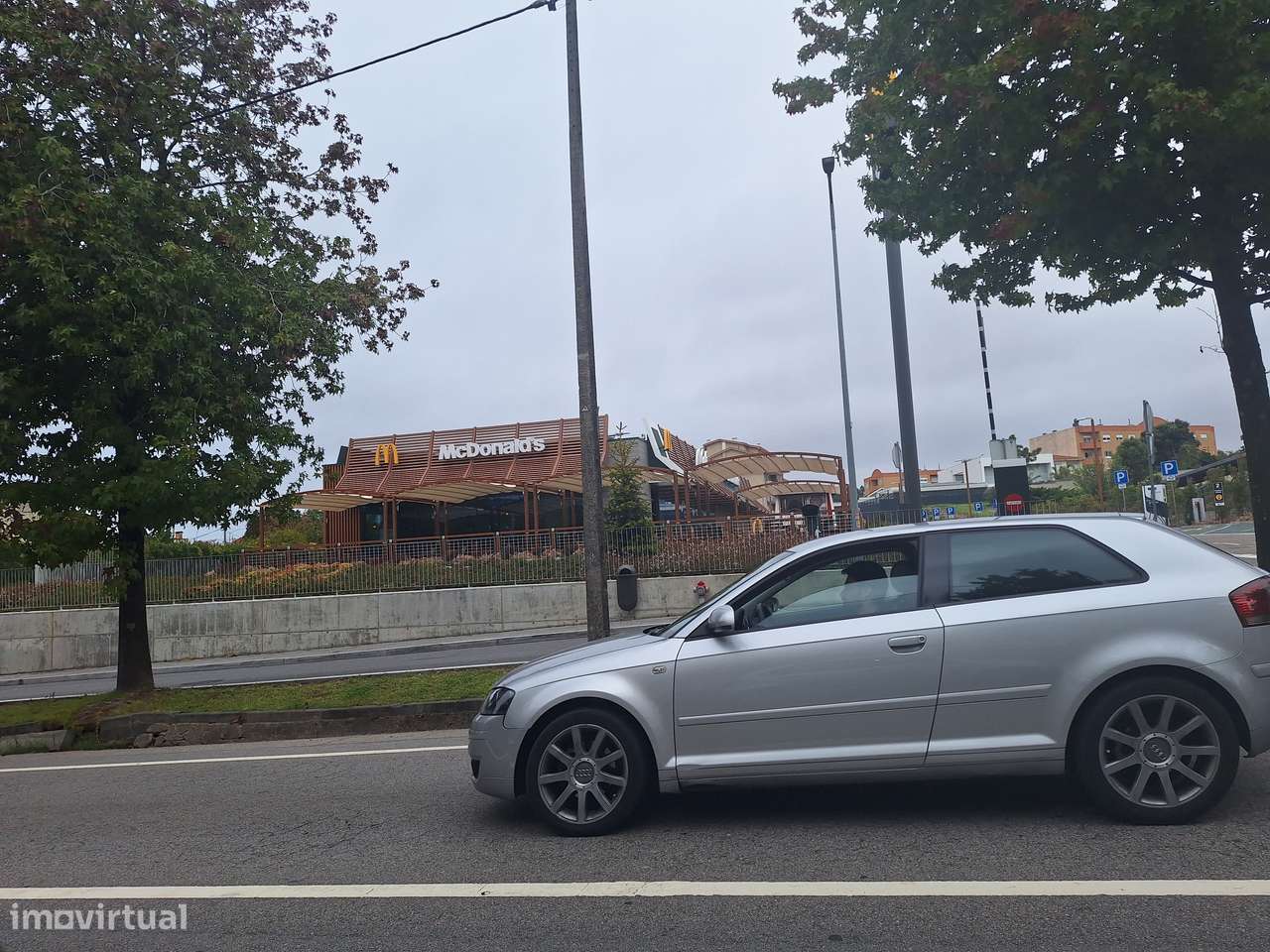 CPM25010 garagem 26m2  p 2 viaturas próx Macdonalds Vilar Paraiso V12-8