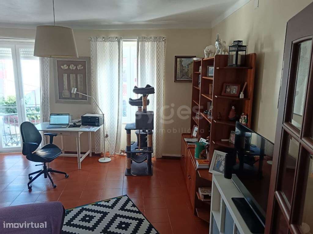 Prédio com 3 Frações no centro do Valado dos Frades - Grande imagem: 2/29