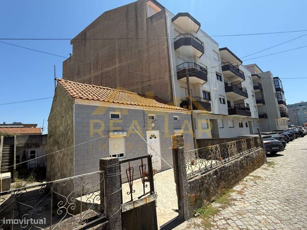 Oportunidade Única - Imóvel para Remodelar Aver-o-mar - Grande imagem: 4/17