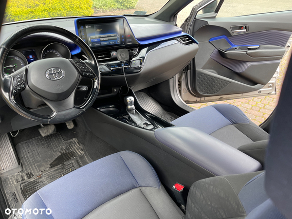 Toyota C-HR Hybrid Style Selection - 13