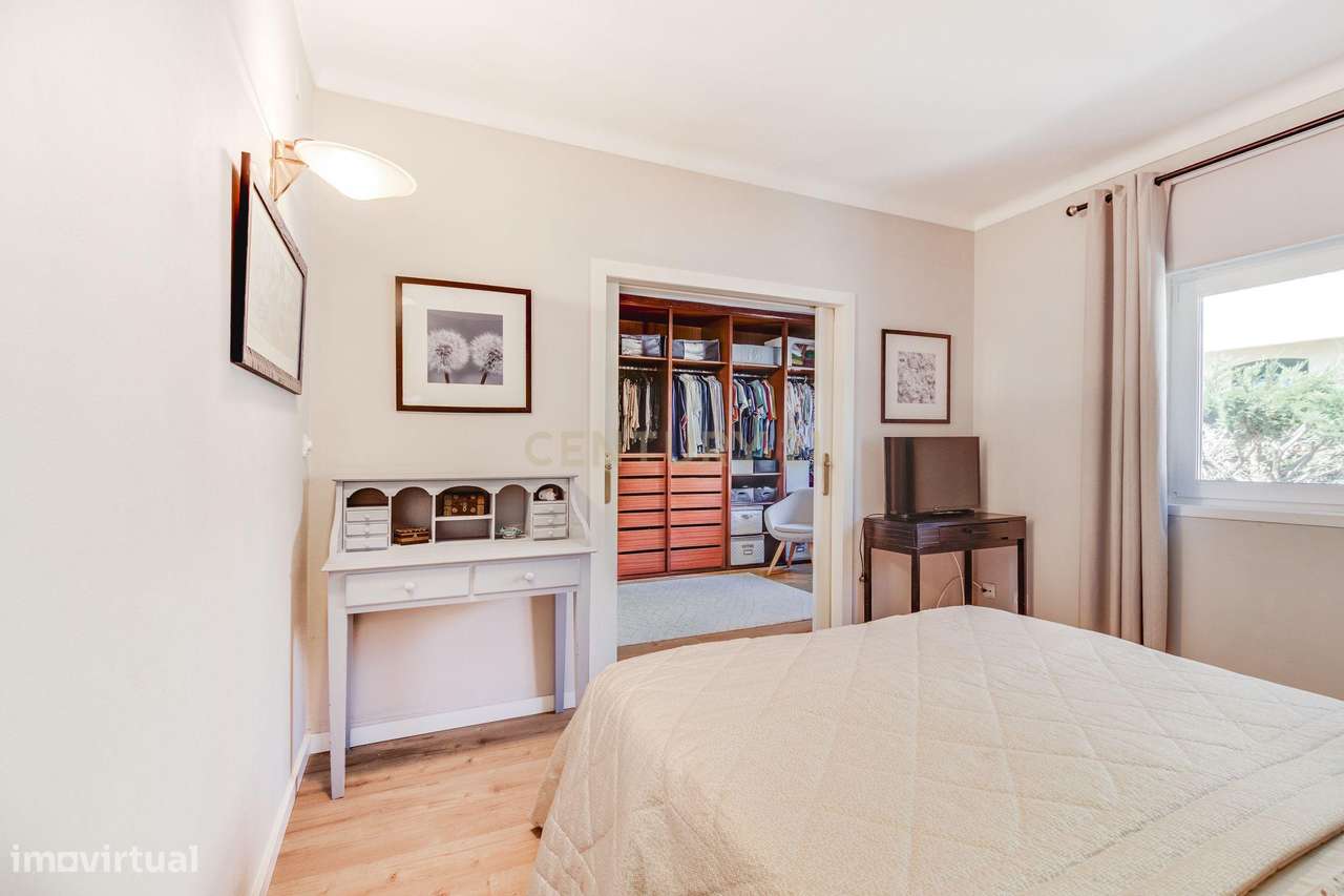 MORADIA T4 COM JARDIM E GARAGEM-23