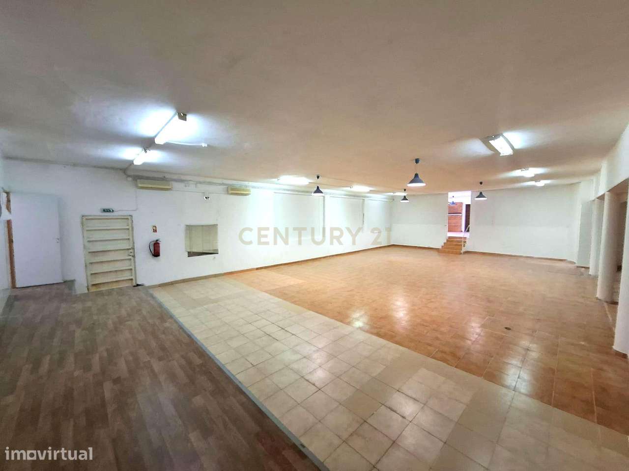 Reservado - Armazém em Albufeira com 272m2 - Grande imagem: 2/15