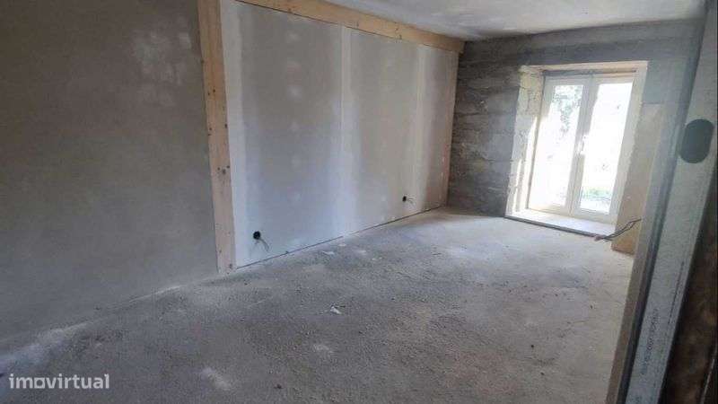 Moradia T2 em pedra em fase de acabamentos - Grande imagem: 5/12