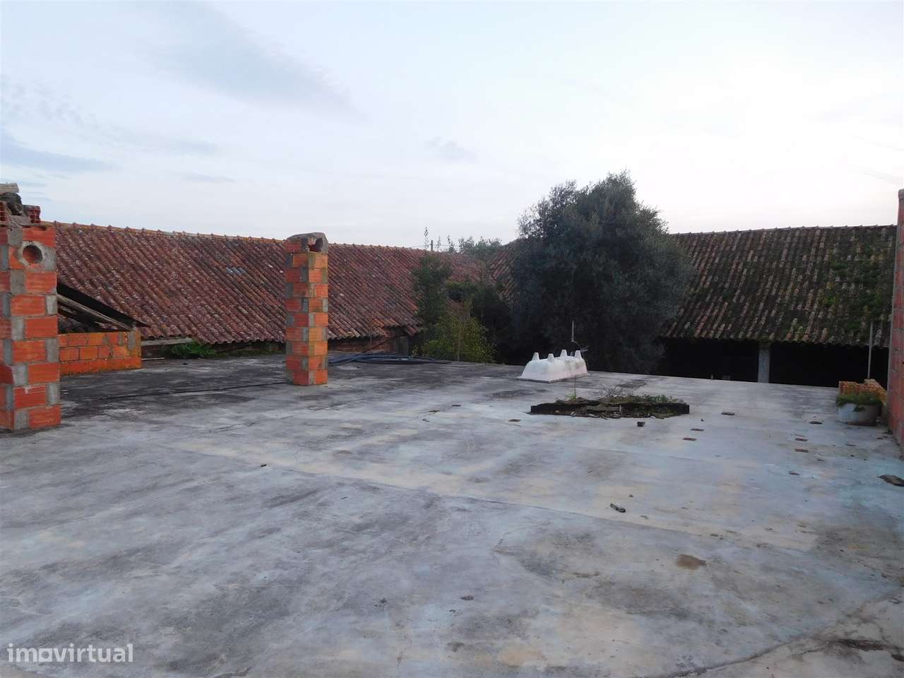 Quinta com Moradia T5 / Restaurar / Carvide / Leiria-11