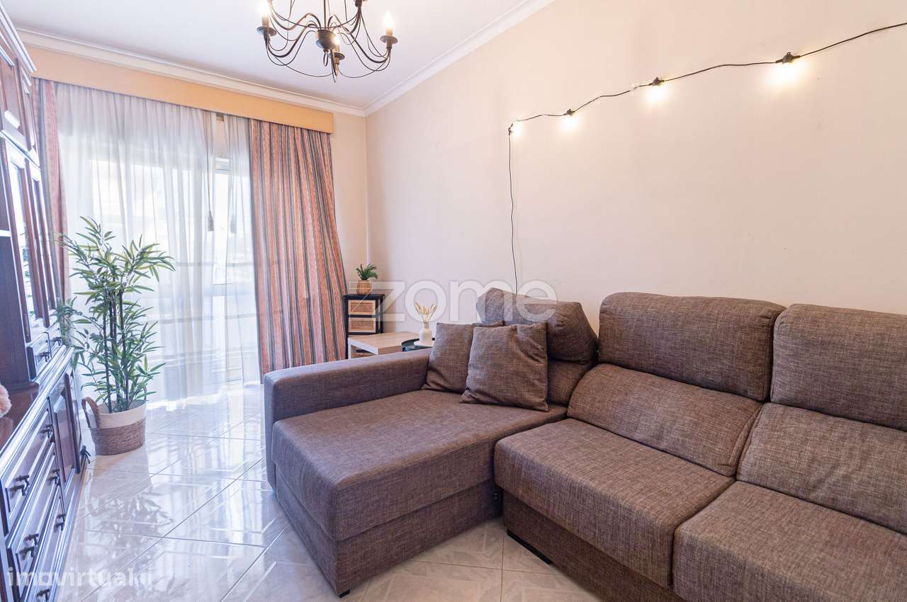 Apartamento T3 c/ Arrecadação, Vale de Milhaços - Corroios-16