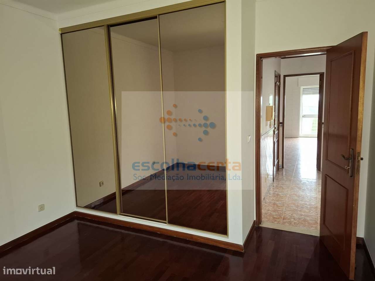 Apartamento T2 com Varandas e Lugar de Parqueamento – Entrada Imedia - Grande imagem: 4/14