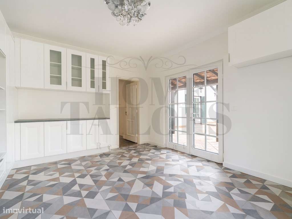 Refúgio de Elegância na Margem Sul: Moradia Única na Verdizela-8