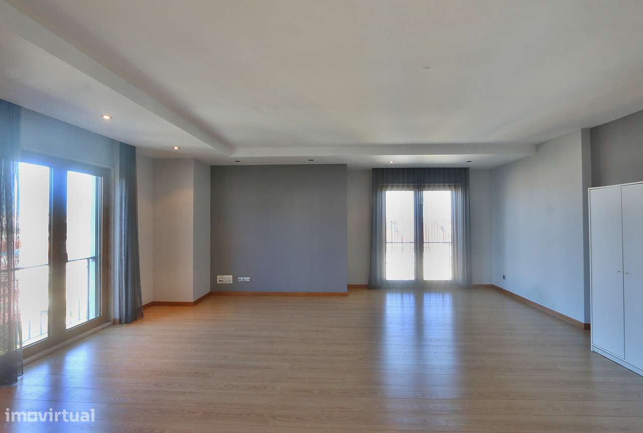 Apartamento T2 na Urbanização da Atalaia - Grande imagem: 2/26